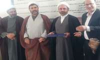 حضورنماینده محترم ولی فقیه وامام جمعه ایلام وریاست سازمان جهادکشاورزی استان باخانواده معظم شهدای عشایر درنقطه صفر مرزی استان